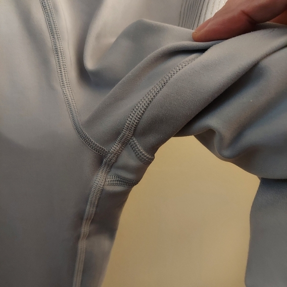 VICTORIA SECRET SPORT Essential Shine Pocket Leggings in Gray and Silver - Picture 6 of 14